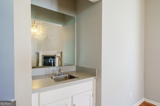 Building Photo - 4010 Roswell Rd NE