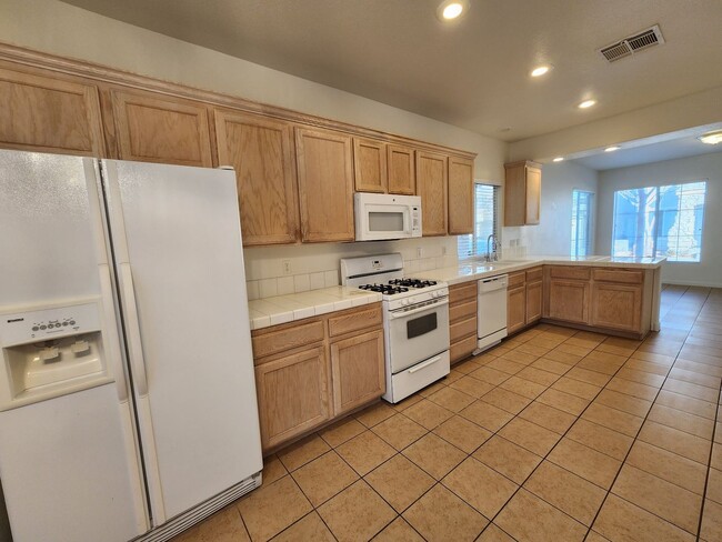 Building Photo - Nice 3 bedroom 2.5 bath home in a gated co...