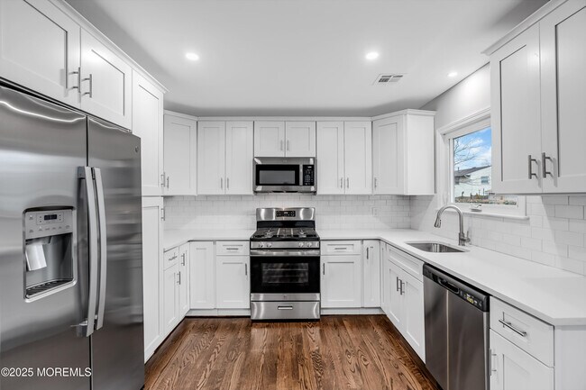 Building Photo - 1230 Dove St