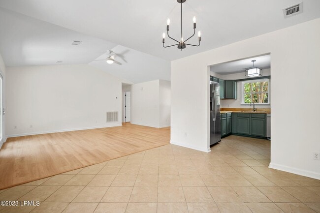 Building Photo - 7 Grandiflora Ln