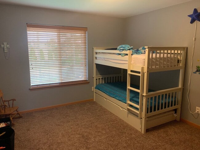 Building Photo - ***PENDING APPLICATION***Modern and stylish 3 bedroom home in Lovely Neighborhood