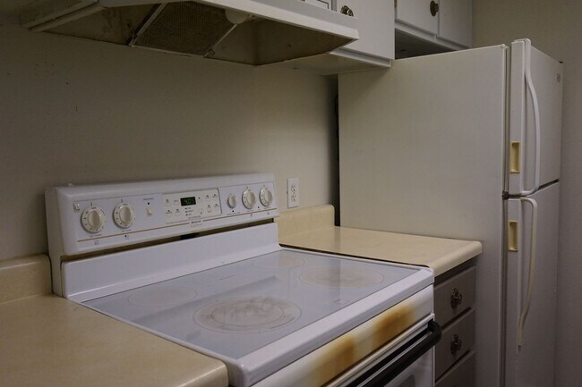 Building Photo - Cozy South Salt Lake 2 Bedroom 1 Bath