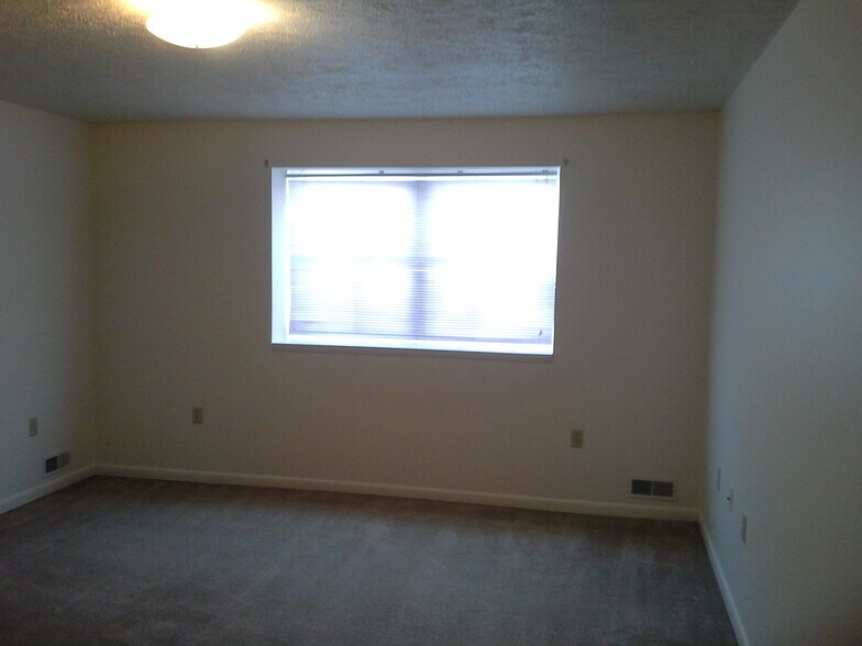 bed rm - 1110 Madison Ave