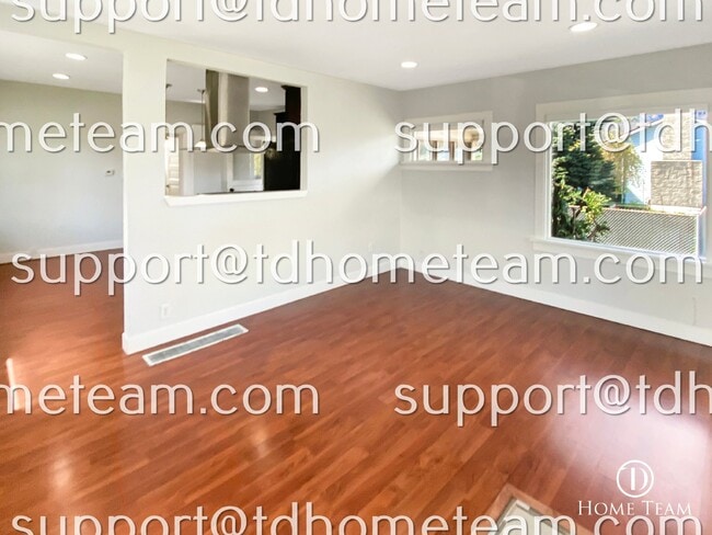 Building Photo - Charming 2-Bedroom Home in Tacoma with Spa...