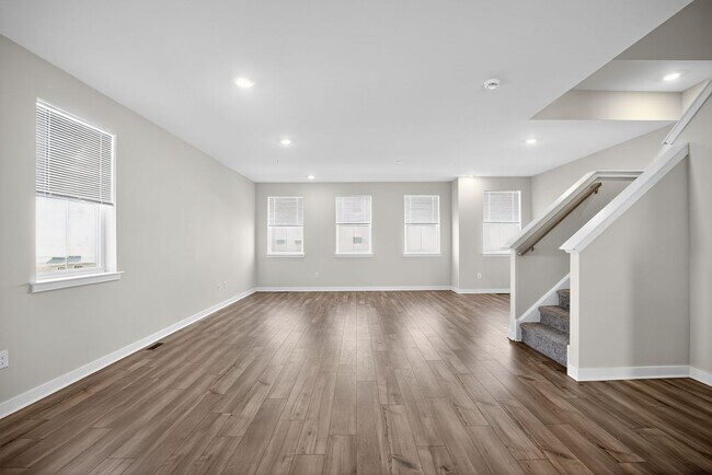 Building Photo - Beautiful 3 Bedroom, 2.5 Bath Bridgeport Townhome!