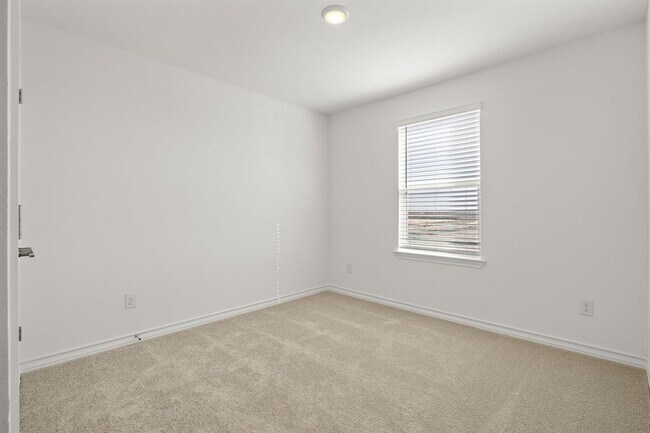 Building Photo - 307 Flowers Ave