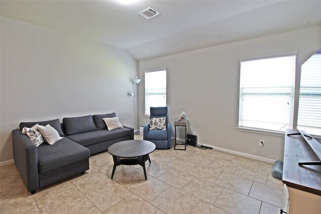 Building Photo - 4019 Spurwing Ln