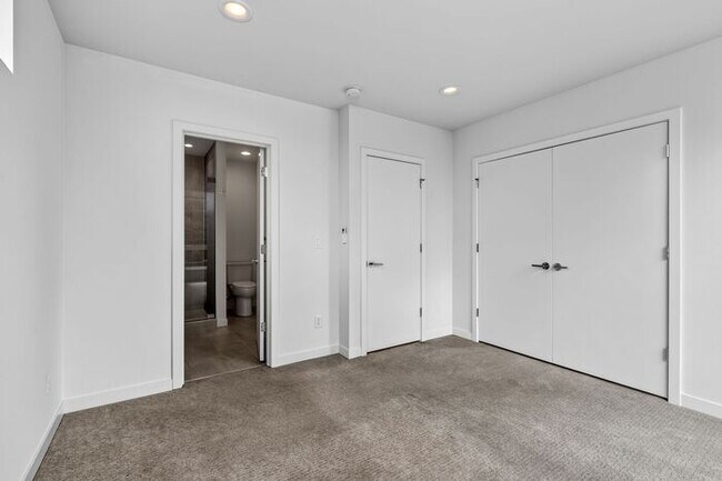 Building Photo - Hilltop Gem w/ AC and 360° Rooftop Views (1st Month Free)