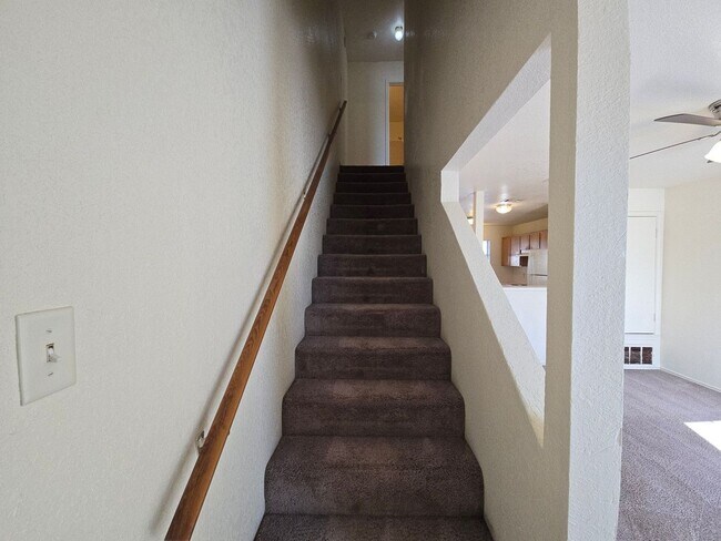 Building Photo - RENT SPECIAL - AVAILABLE NOW!