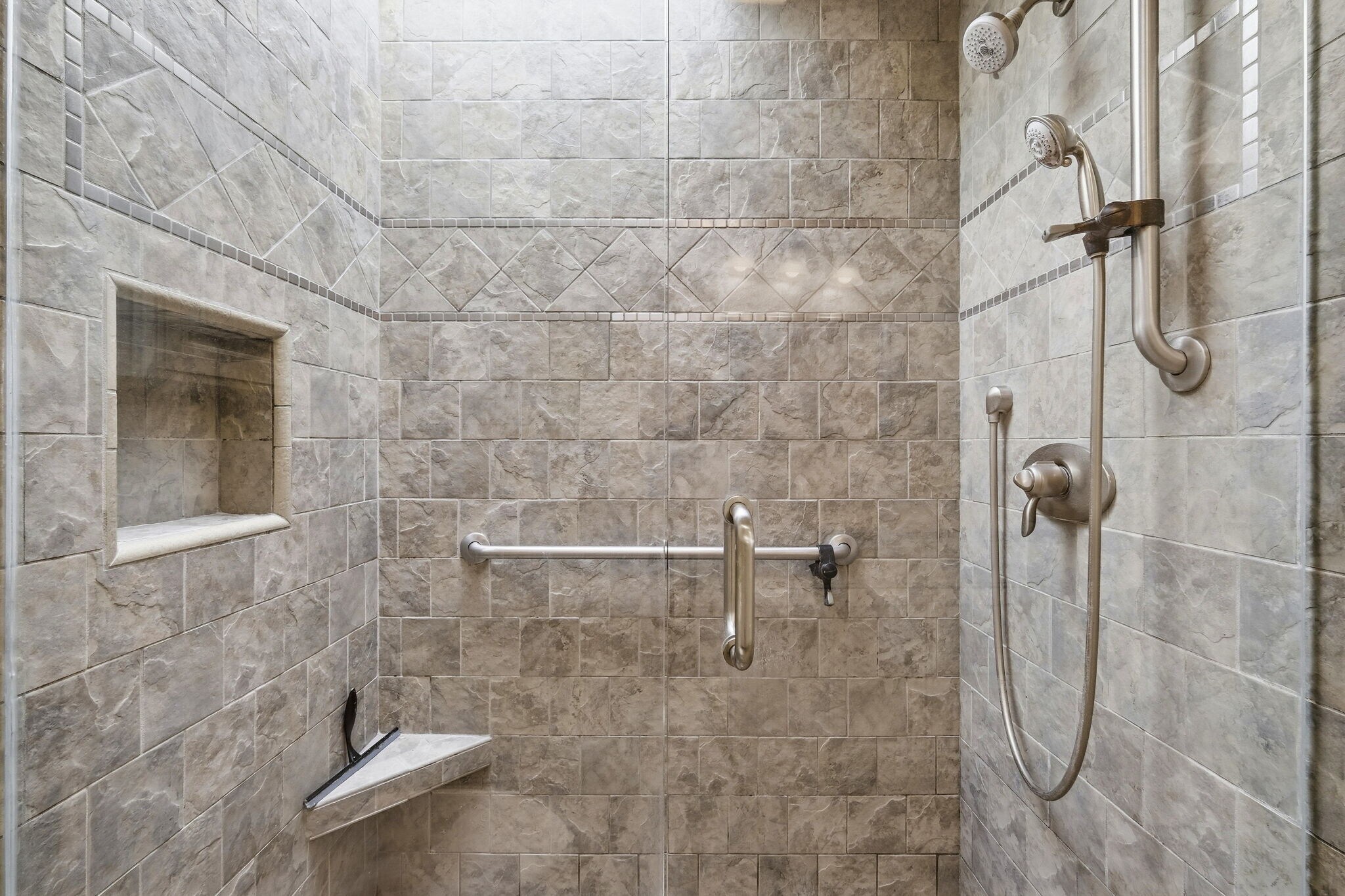 Building Photo - 603 Poplar Ave