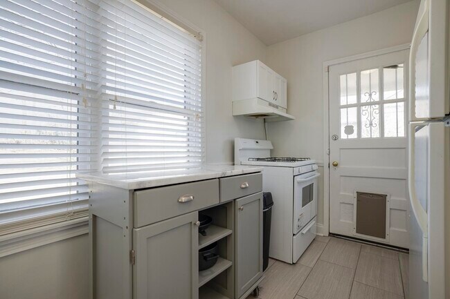 Building Photo - 2522 N Edwin Cir