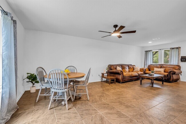 Building Photo - 16718 Warbler Dr