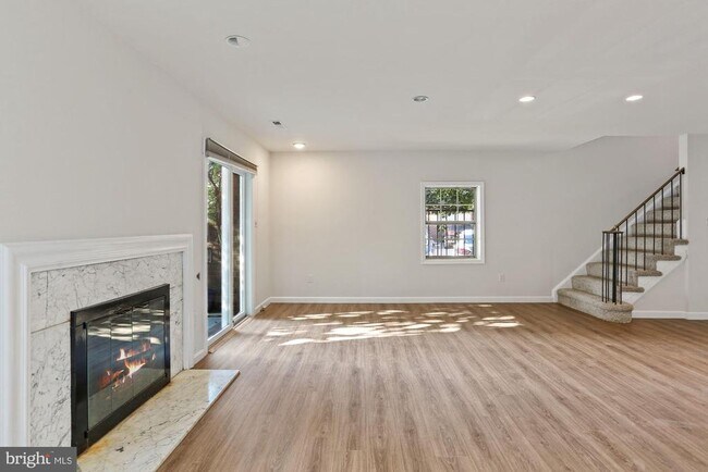 Building Photo - 1454 McLean Mews Ct