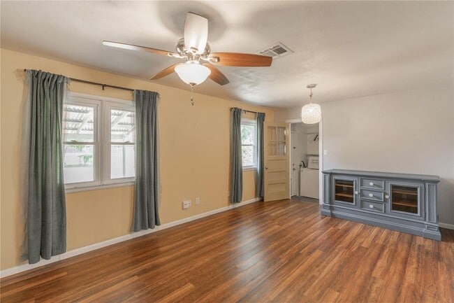 Building Photo - 718 Highland Pkwy