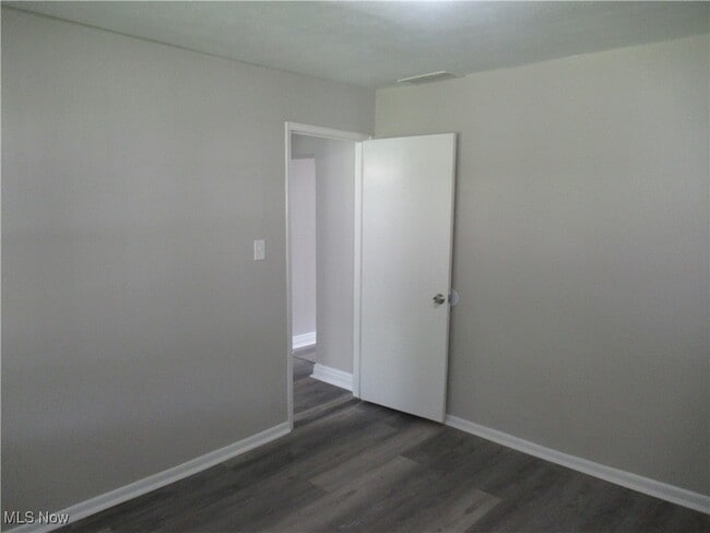Building Photo - 6453 Poplar Dr