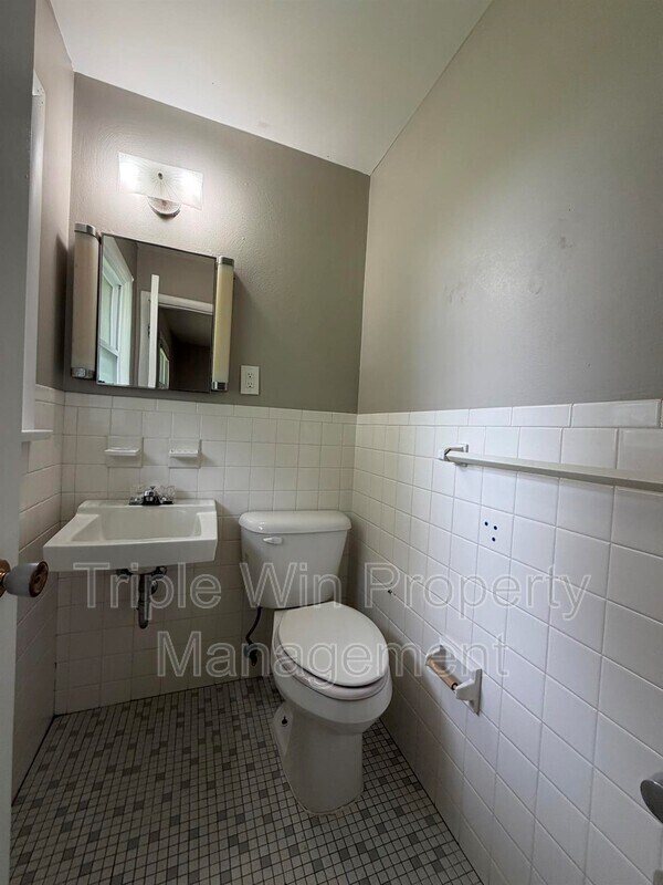 Building Photo - 1664 Talisman Ln