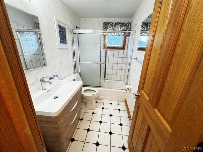Building Photo - 13 Satinwood Dr