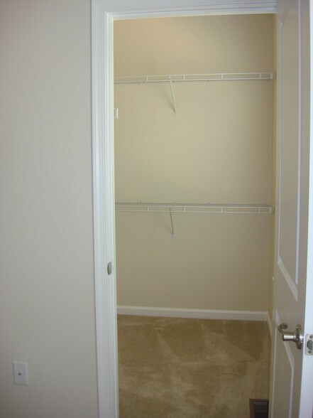 Building Photo - 340 Chessington Dr