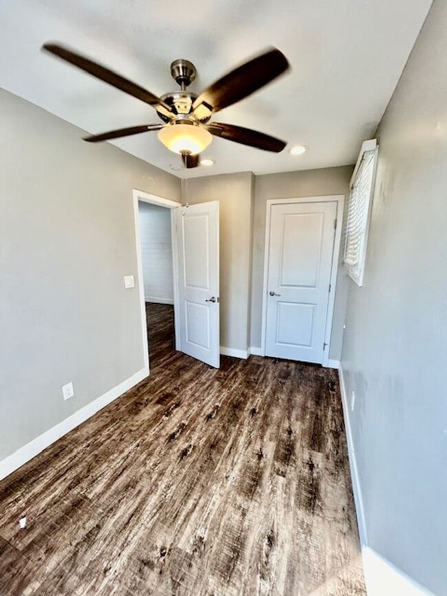Building Photo - Beautiful Renovated 2bd with Yard