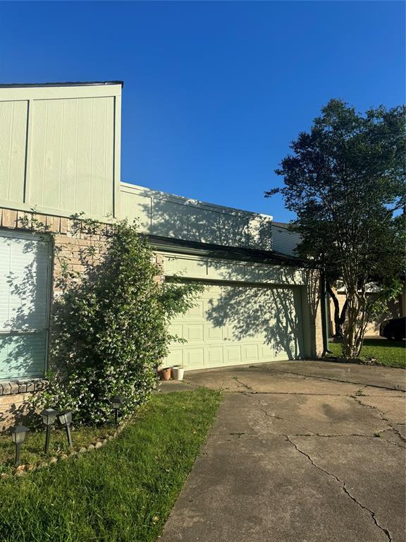Building Photo - 2206 Sunset Trail