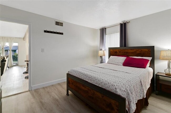 Building Photo - 2022 Ludlow Ln