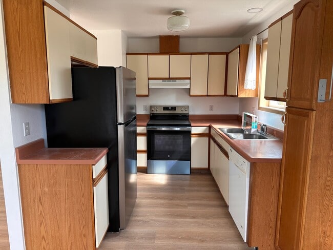 Building Photo - 895 Linda Ct