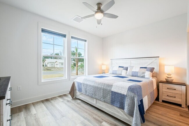 Building Photo - 238 Oleander Dr