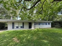 Building Photo - 2748 Woodside Dr