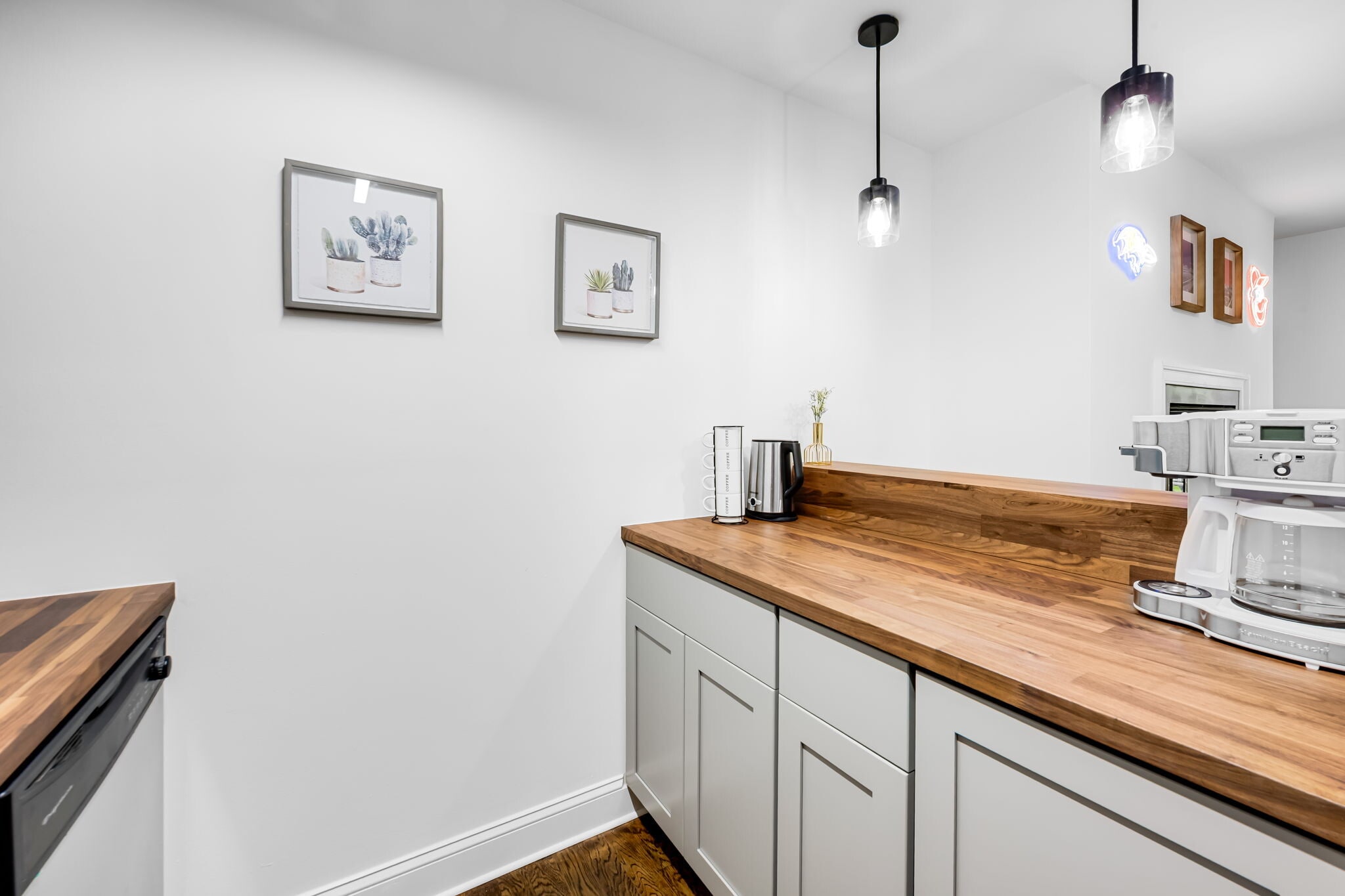 Building Photo - 21 Andrew Pl