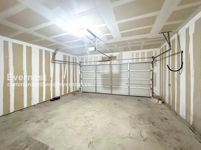 Building Photo - 2226 Hidden Meadow