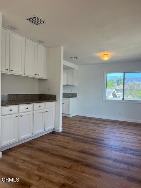 Building Photo - 302 N San Gabriel Ave