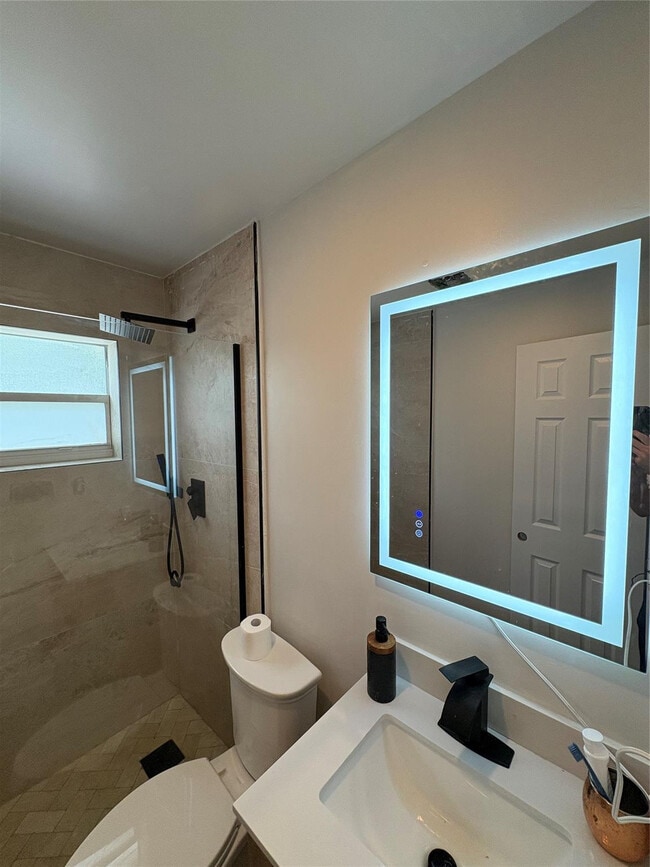 Building Photo - 1501 SW 6th Ave