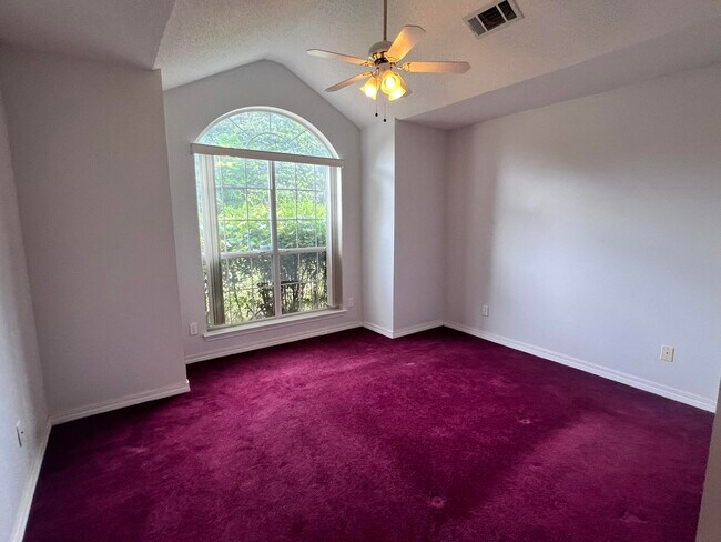 Building Photo - 395 Lake Holley Cir