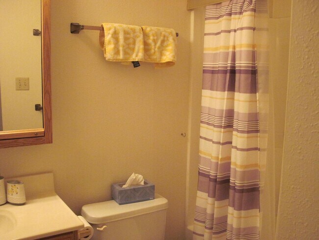 Building Photo - 3 BR, 2 BA, one car garage