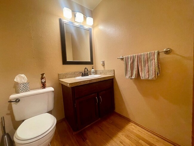 Building Photo - 4 bedroom, 2.5 Bath House in Mukilteo, $3995 per month