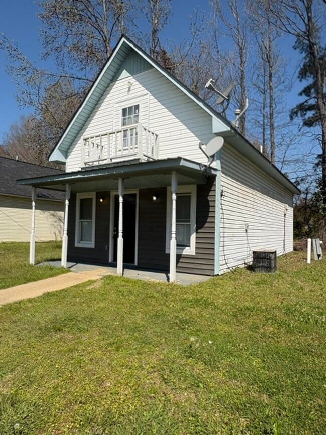 Building Photo - Renovated 3 Bedroom 2 Bath Home for Rent!!