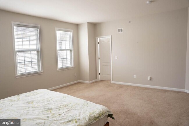 Building Photo - 42294 San Juan Terrace