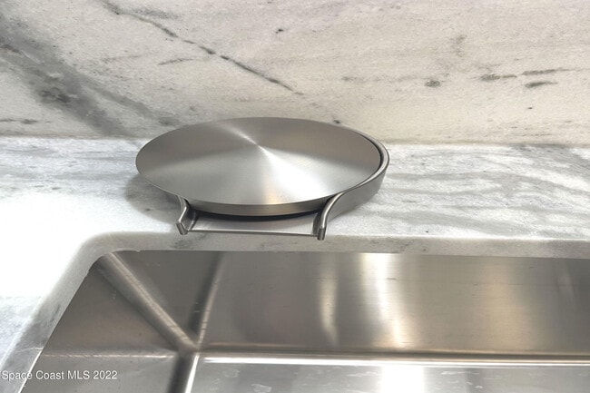 Building Photo - 215 Marion St