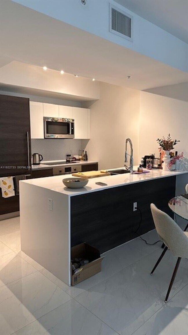 Building Photo - 301 Altara Ave