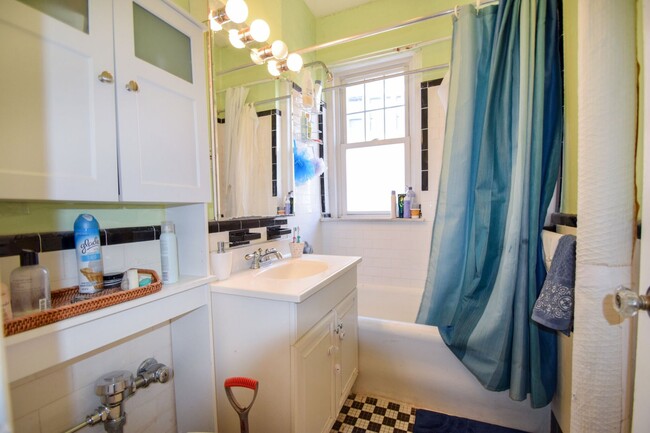 Building Photo - Cozy Brighton 1 Bed