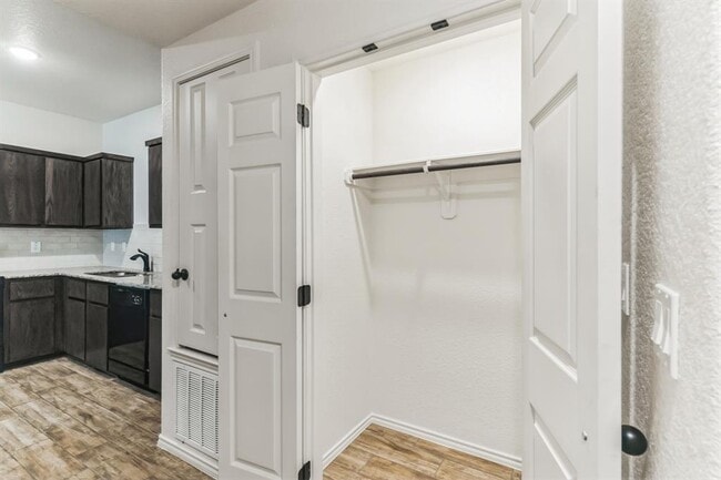 Building Photo - 2416 Alterman Dr