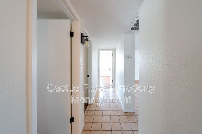 Building Photo - 2147 W Edgewood Ave