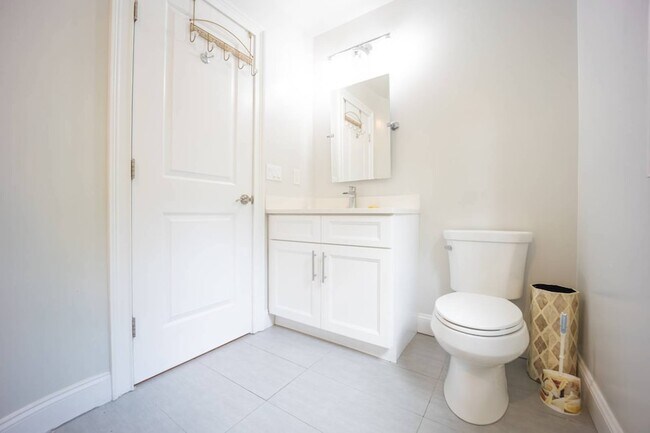 Building Photo - 1 Kewanee Rd