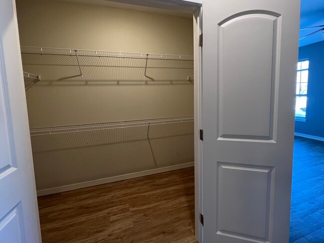 Building Photo - Incredible First Floor Corner 2bd/2ba Loft at Via Varra! AVAILABLE 7/1!
