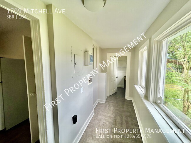 Building Photo - 1709 Mitchell Ave