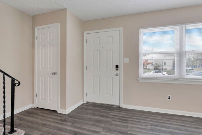 Building Photo - 898-900 Racine Ave