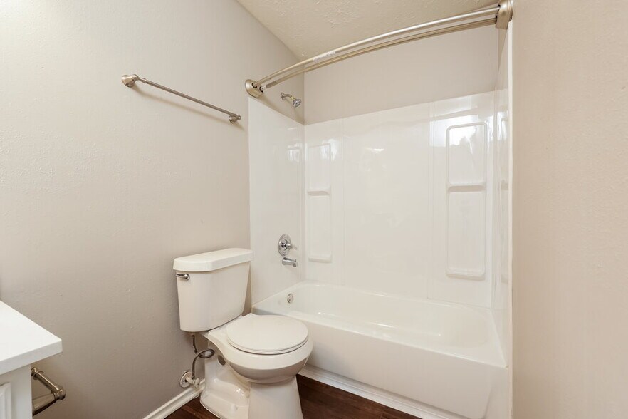 Building Photo - 12215 White River Dr