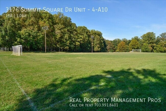 Building Photo - 3176 Summit Square Dr