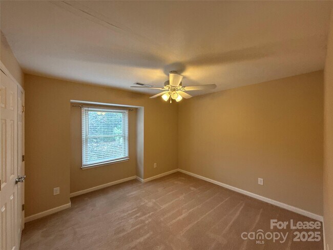 Building Photo - 9801 Emerald Point Dr