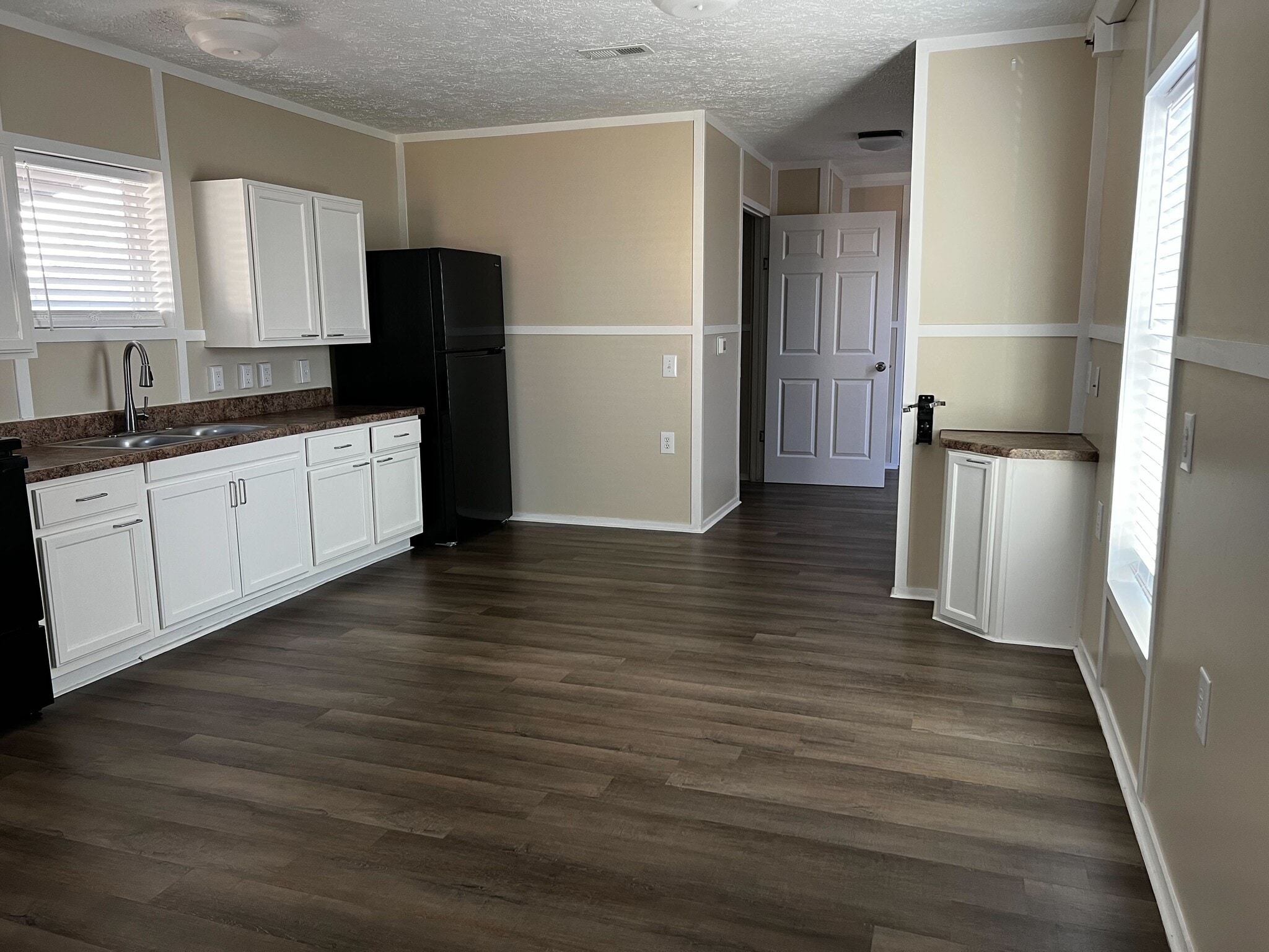 Building Photo - 709 N Collins Fwy